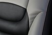 「ハイエース・注目インテリアメイク第2弾」商用イメージなベンチシートを高級ミニバンクラスへ