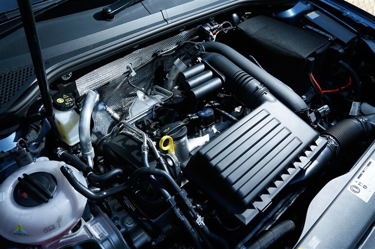 新型パサートに速攻試乗。上級移行でプレミアムカーに並ぶ完成度