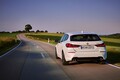 FFレイアウト採用の新型BMW 1シリーズはAクラスやマツダ3と比べて明快なスポーティさが光る