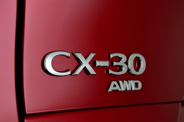 見た目だけじゃなかった。意外や実用性も高そうなマツダのブランニューモデル「CX-30」がついに国内発表