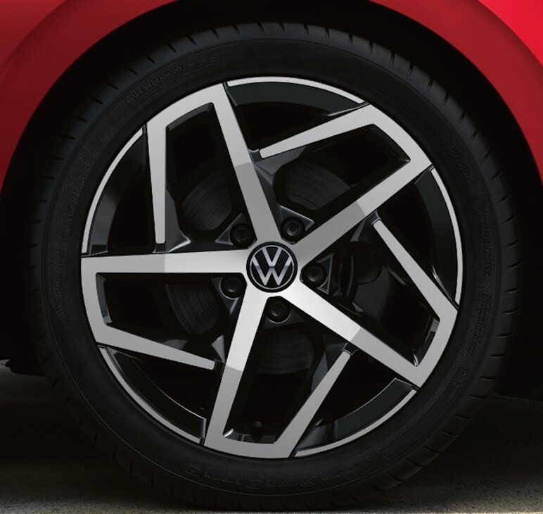 お得！ VW「ゴルフ／ゴルフヴァリアント」に70周年を記念した特別仕様車が登場