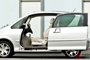 新車200万円切り！ 世界初の「スライドドア“だけ”ワゴン」に反響多数！ 「チャーミング」「いい車だった」 全長3.7mに92cm“巨大ドア”装備！ MT風操作も魅力なプジョー「1007」を振り返る