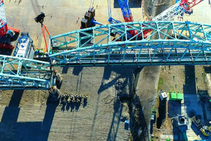 「JR駅と『市駅』をつなぐ橋」まるっと“横スライド”の次は“踏切新設” 街の象徴の造り替え大事業 通行止め範囲拡大