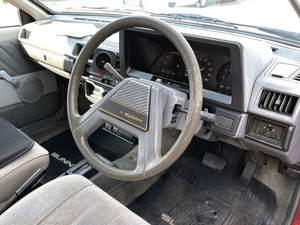 劣化した内装のツヤは復活できる？市販品でDIY！【連載：遠藤イヅルのB11型日産サニーカリフォルニア再生&快適化計画 #5】