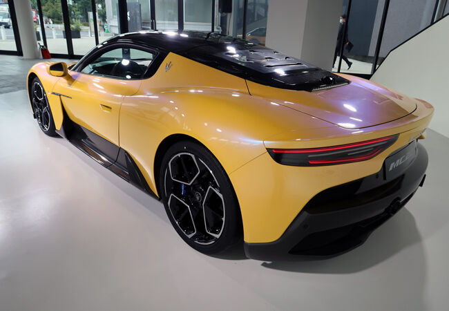 新型スーパースポーツ マセラティmc 日米伊で同時ワールドプレミア 世界に4台しかないうちの1台 を東京でお披露目 カー アンド ドライバー の写真 3ページ目 自動車情報サイト 新車 中古車 Carview