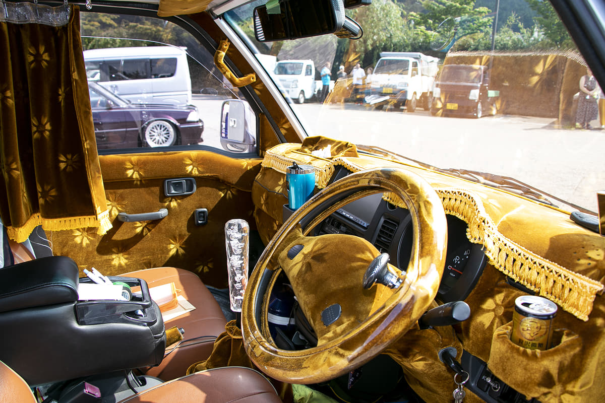 つり革 チンチラ 水中花 一般人には意味不明でも 旧車乗り には大切な 盛り上げ アイテム７つ Auto Messe Web 自動車情報サイト 新車 中古車 Carview