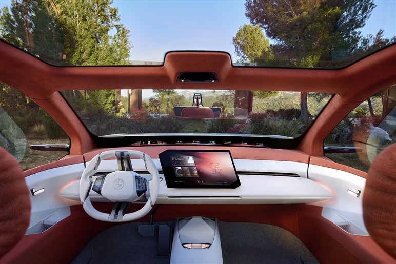 BMWの“電動ハイパワーSUV”がスゴイ！ 27年登場の新型「iX7」は1000psに迫るアルピナ仕様も計画中