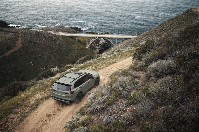 「CR-V」にハイブリッドが出るってマジ？ “悲運のベストセラーSUV”が日本で二転三転する理由は、ホンダの“企業気質”にあった
