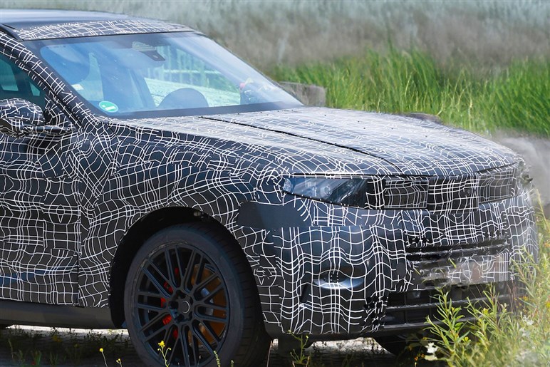 BMWの“電動ハイパワーSUV”がスゴイ！ 27年登場の新型「iX7」は1000psに迫るアルピナ仕様も計画中