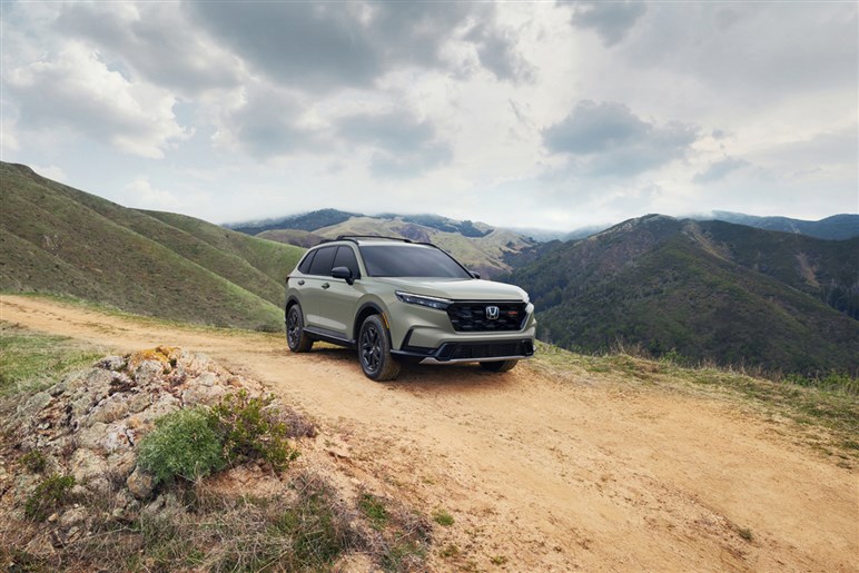 「CR-V」にハイブリッドが出るってマジ？ “悲運のベストセラーSUV”が日本で二転三転する理由は、ホンダの“企業気質”にあった