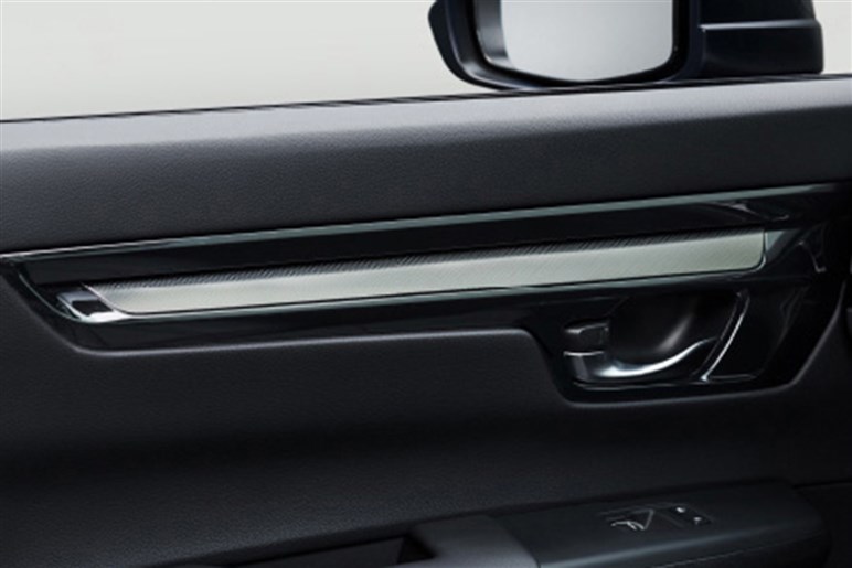 「CR-V」にハイブリッドが出るってマジ？ “悲運のベストセラーSUV”が日本で二転三転する理由は、ホンダの“企業気質”にあった