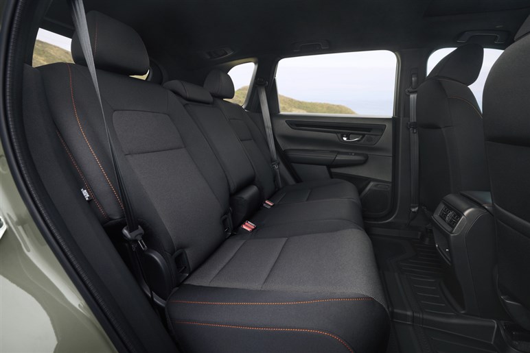 「CR-V」にハイブリッドが出るってマジ？ “悲運のベストセラーSUV”が日本で二転三転する理由は、ホンダの“企業気質”にあった