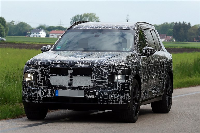 BMWの“電動ハイパワーSUV”がスゴイ！ 27年登場の新型「iX7」は1000psに迫るアルピナ仕様も計画中