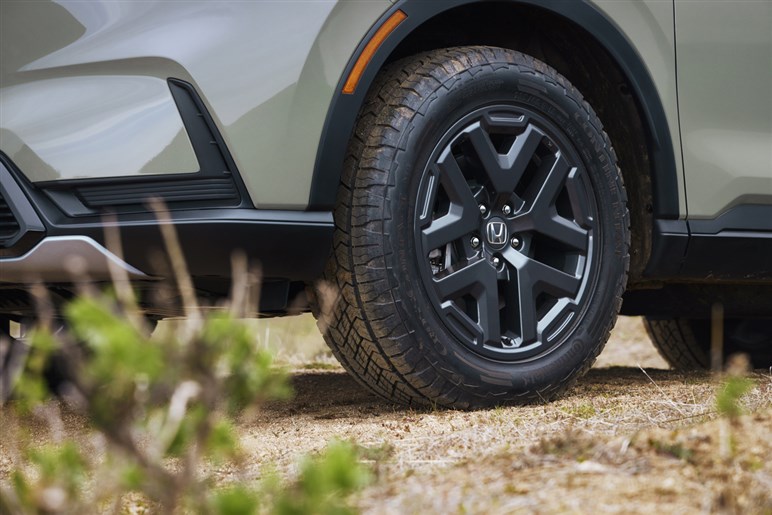 「CR-V」にハイブリッドが出るってマジ？ “悲運のベストセラーSUV”が日本で二転三転する理由は、ホンダの“企業気質”にあった