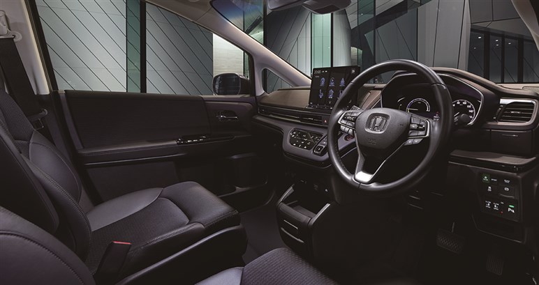 「CR-V」にハイブリッドが出るってマジ？ “悲運のベストセラーSUV”が日本で二転三転する理由は、ホンダの“企業気質”にあった