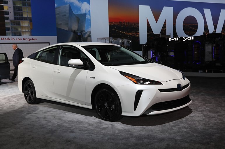 プリウスが内外装デザインを大幅に手直し＆縦大画面ディスプレイも設定