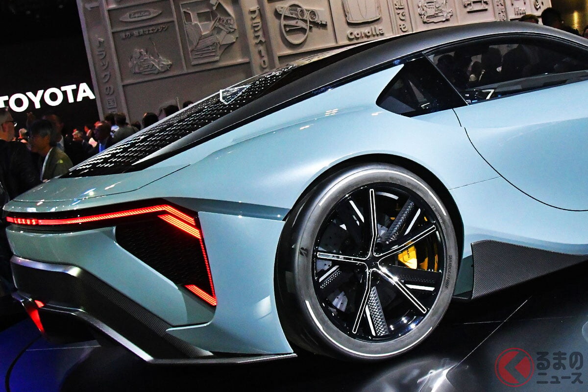 レクサスが「新たな“2ドアスポーツカー”」を日本初公開！ 「GR GT」とは異なる“美麗ボディ”でめちゃ速そう！ 「新時代のスポーツ」を予感させる“スポーツコンセプト” 登場の意味とは