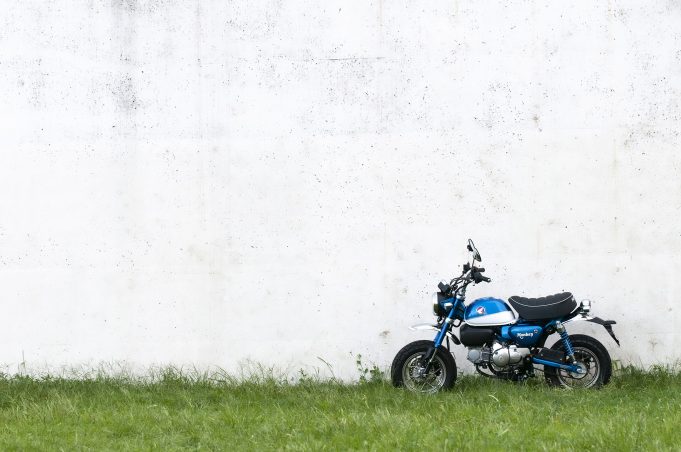125ccで大きくなった モンキー はメリットだらけ ミニバイクを超えた ネオ レジャー へ 原付二種で楽しむホンダのバイク Honda Monkey125 前編 Webオートバイ 自動車情報サイト 新車 中古車 Carview