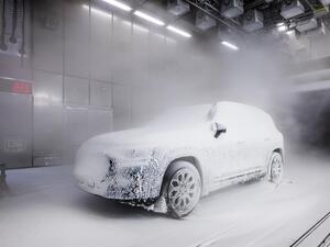 いろいろ「見えて」きた！　メルセデス・ベンツ新型GLBは、ただいまテスト真っ最中。2025年12月8日にワールドプレミア！