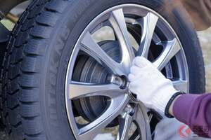 「走行中にガタガタ…」 タイヤ交換後の“脱落事故”が北海道で相次ぎ発生！ 自分でタイヤ交換をおこなうときの注意点とは？