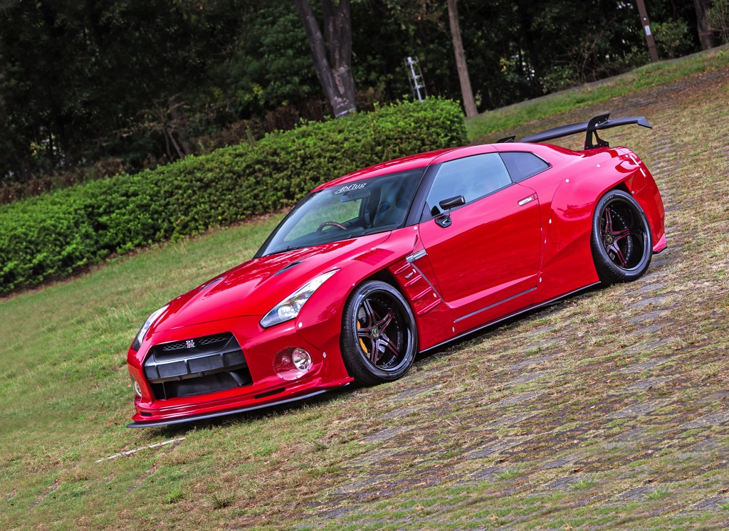 これぞ湾岸の正装スタイル 闘魂エアロで武装した真紅のr35gt R 現る Web Option 自動車情報サイト 新車 中古車 Carview