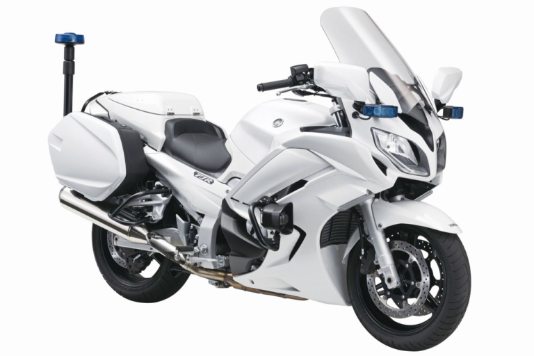 生産終了 ヤマハの白バイ Fjr1300の次はどうなる ホンダはnt1100って噂だけど Webヤングマシン 自動車情報サイト 新車 中古車 Carview