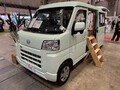 滑り台やブランコを装備！　子供が遊べるダイハツ ハイゼットカーゴがベースの軽キャンパー