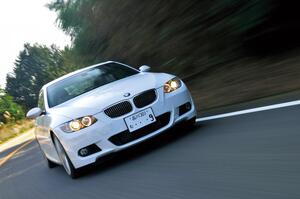 「これは、もはやM3か？」E92型 BMW 335iクーペとM3の、近すぎた性能【10年ひと昔の新車】