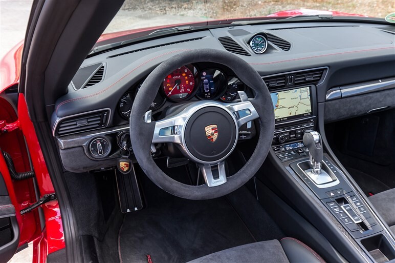 ポルシェ911タルガ4GTS、スポーティネスとエレガンスを同時に味わう