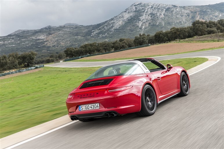 ポルシェ911タルガ4GTS、スポーティネスとエレガンスを同時に味わう