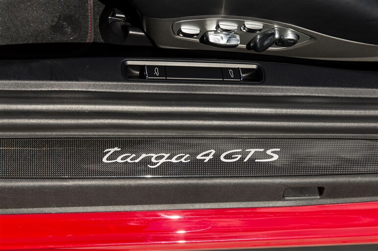 ポルシェ911タルガ4GTS、スポーティネスとエレガンスを同時に味わう