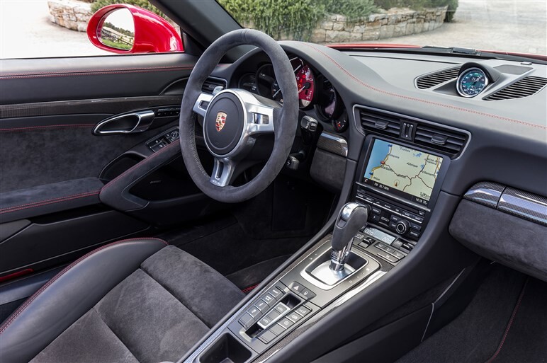 ポルシェ911タルガ4GTS、スポーティネスとエレガンスを同時に味わう