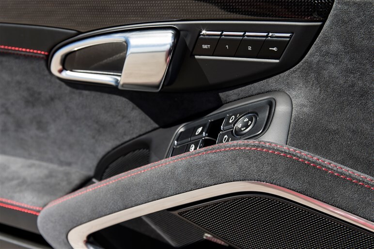 ポルシェ911タルガ4GTS、スポーティネスとエレガンスを同時に味わう