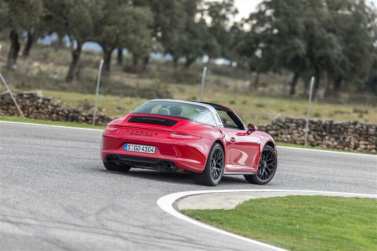 ポルシェ911タルガ4GTS、スポーティネスとエレガンスを同時に味わう