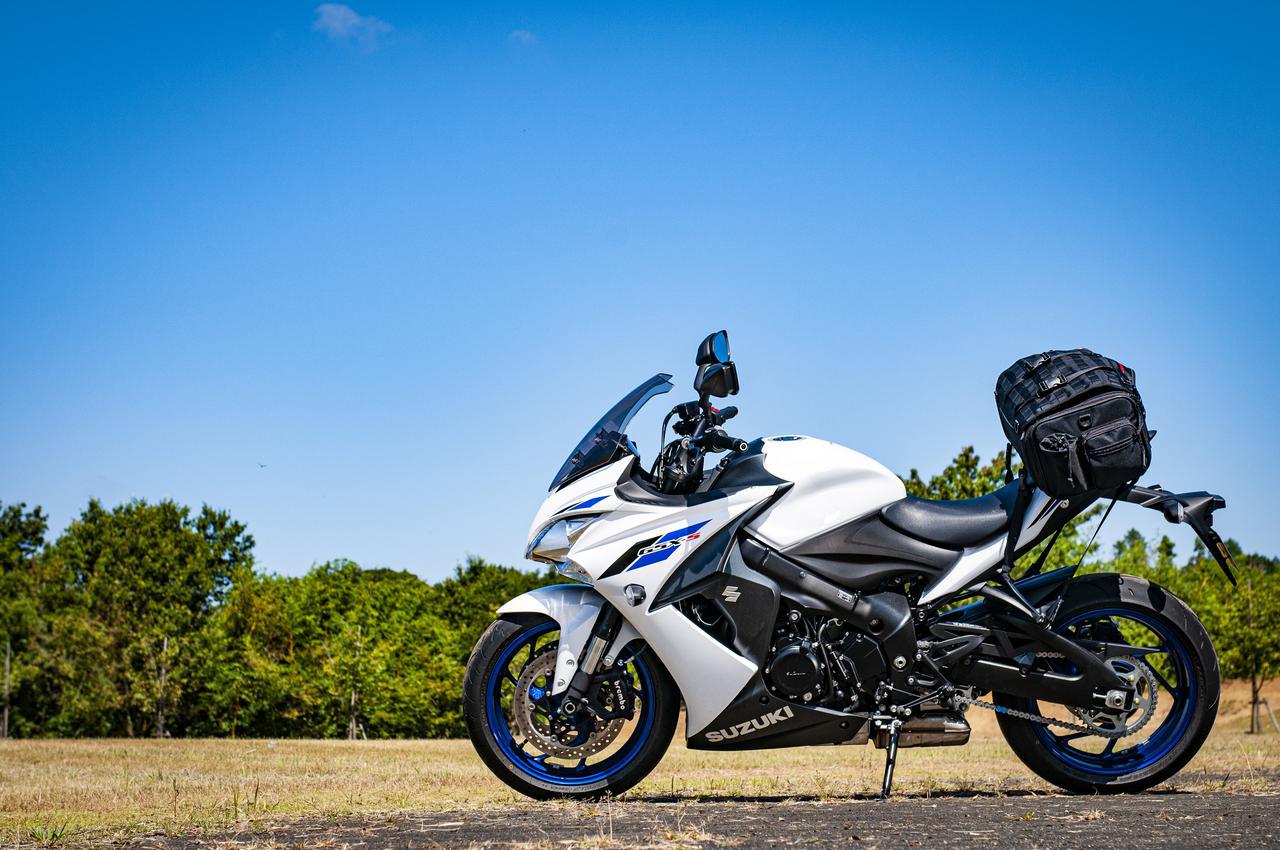 スズキの大型バイク Gsx S1000f の唯一の弱点 ツーリングバッグの荷物積載を考える Suzuki Gsx S1000f 積載インプレ 前編 Webオートバイ 自動車情報サイト 新車 中古車 Carview