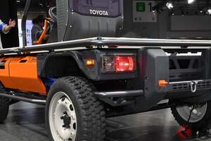 トヨタが「ゴツい1人乗り」モデル展示！ あえて“未完成な軽トラ”風、なぜ？ 丸目が可愛い「IMV Origin」とは