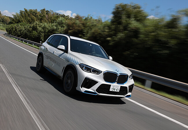 【注目モデル試乗】BMW×トヨタの技術が融合したFCV、iX5ハイドロジェンは未来の自動車シーンの注目度をズバリ分析