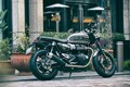 スポーツバイクに勝てるネオクラシック！──往年の名車の名を冠したトライアンフ・スピードツインに試乗する