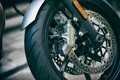 スポーツバイクに勝てるネオクラシック！──往年の名車の名を冠したトライアンフ・スピードツインに試乗する