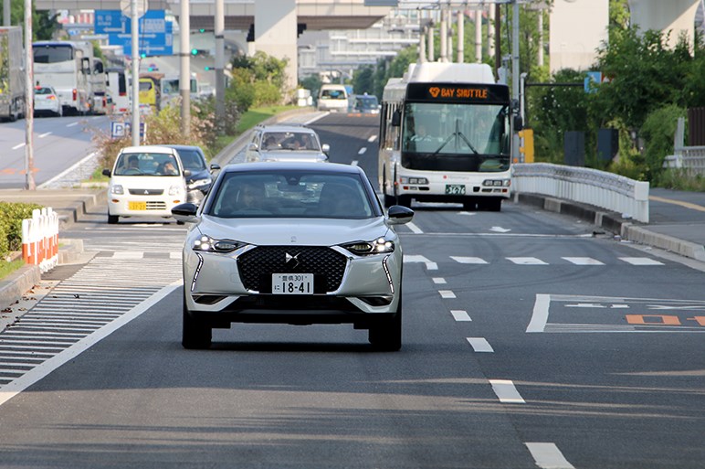 DS3クロスバックは個性的デザインと走り味でドイツ車にはないフランス流の世界を見せる