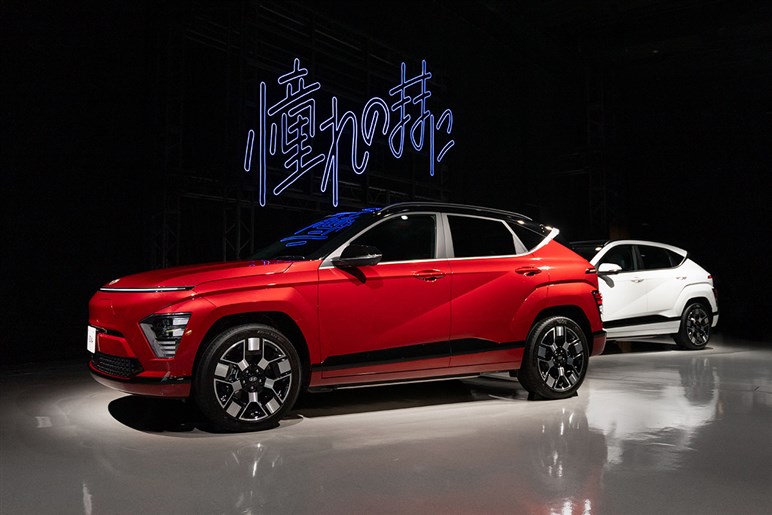 未来感溢れる新型コンパクトSUV、ヒョンデのBEV「コナ」の価格は399万～と衝撃的。11月1日発売