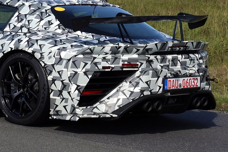 話題の新型スポーツカー、トヨタ「GTコンセプト／GTレーシングコンセプト」がニュル近郊でテスト！ ド迫力ボディに注目 