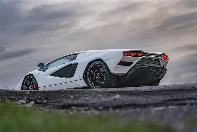 名門「イタルデザイン」が初代「NSX」にインスパイアされた謎のニューモデルを開発中！ 今わかっている情報まとめ