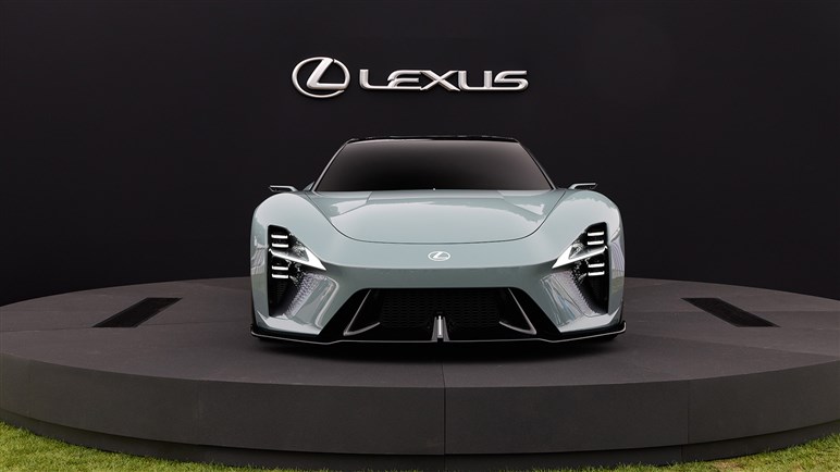 話題の新型スポーツカー、トヨタ「GTコンセプト／GTレーシングコンセプト」がニュル近郊でテスト！ ド迫力ボディに注目 