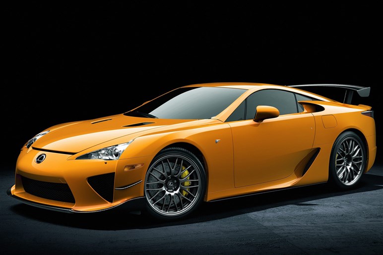 話題の新型スポーツカー、トヨタ「GTコンセプト／GTレーシングコンセプト」がニュル近郊でテスト！ ド迫力ボディに注目 