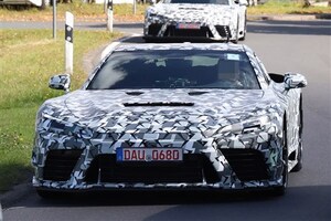話題の新型スポーツカー、トヨタ「GTコンセプト／GTレーシングコンセプト」がニュル近郊でテスト！ ド迫力ボディに注目 