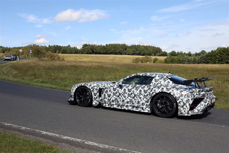 話題の新型スポーツカー、トヨタ「GTコンセプト／GTレーシングコンセプト」がニュル近郊でテスト！ ド迫力ボディに注目 