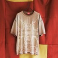 ディーゼルでラグジュアリー&グラマラスなスタイリングを目指す──2025年夏のTシャツ&カットソーコレクション