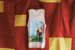 ディーゼルでラグジュアリー&グラマラスなスタイリングを目指す──2025年夏のTシャツ&カットソーコレクション