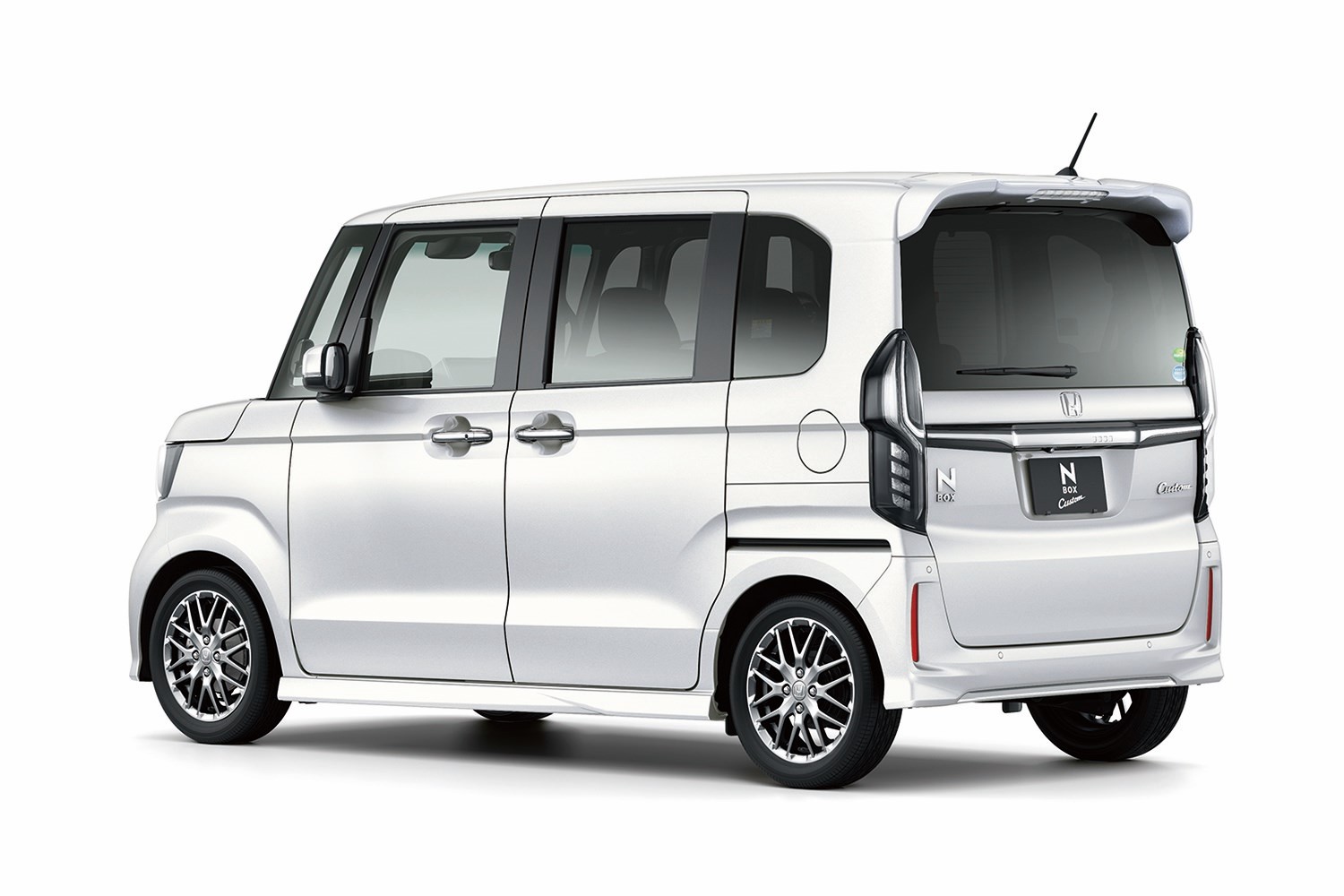 軽no 1 N Boxカスタム で選ぶべきグレードとは 最大のライバル タント との違いも解説 Carview 自動車情報サイト 新車 中古車 Carview